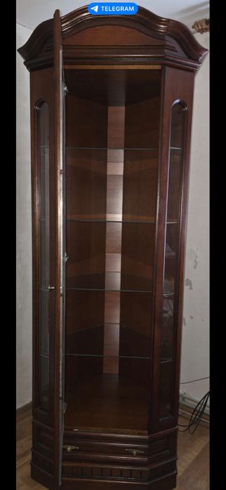 Продам комод та кутову вітрину