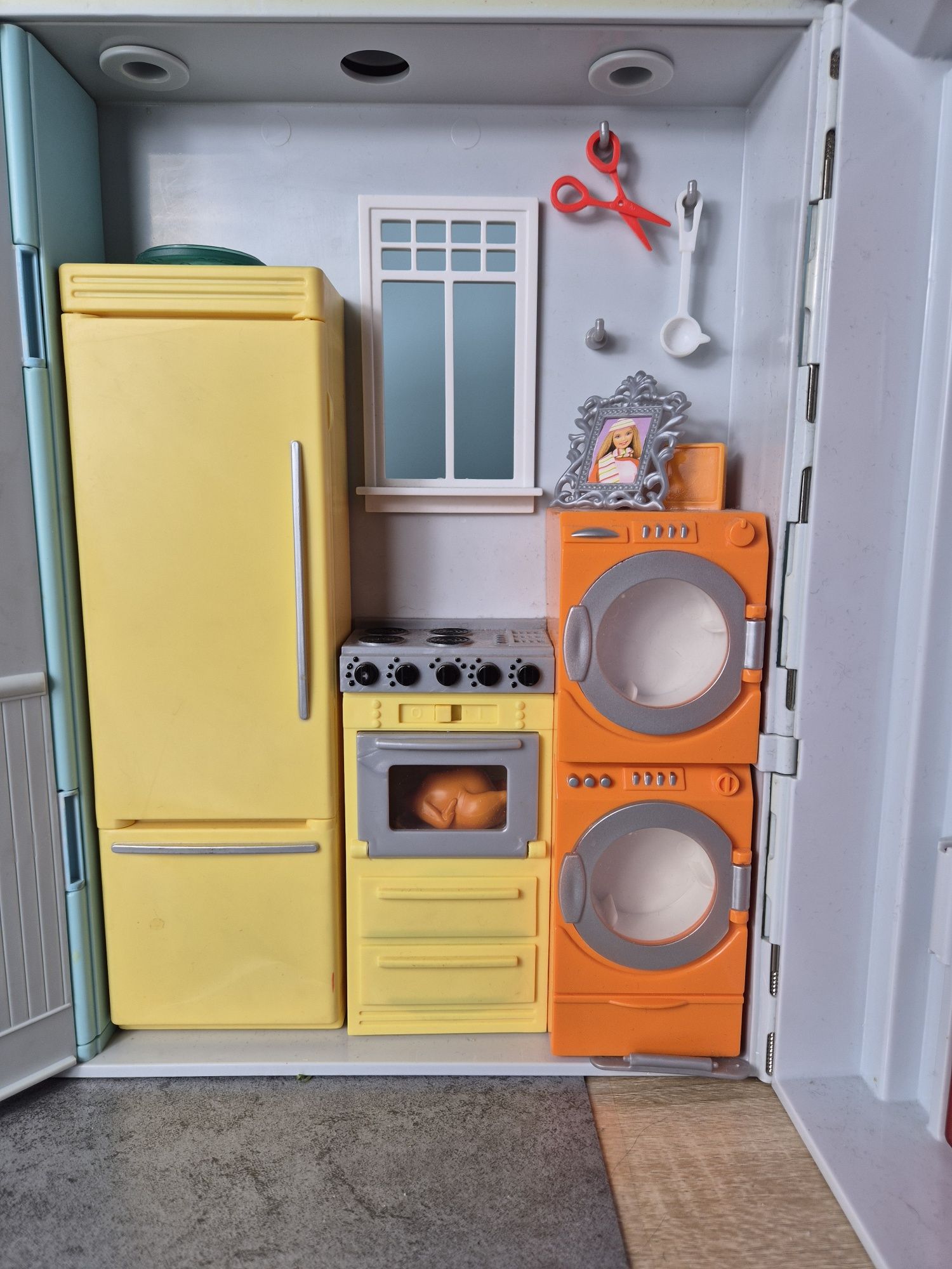 Domek dla Barbie dom totally real house 2006 chatka diorama