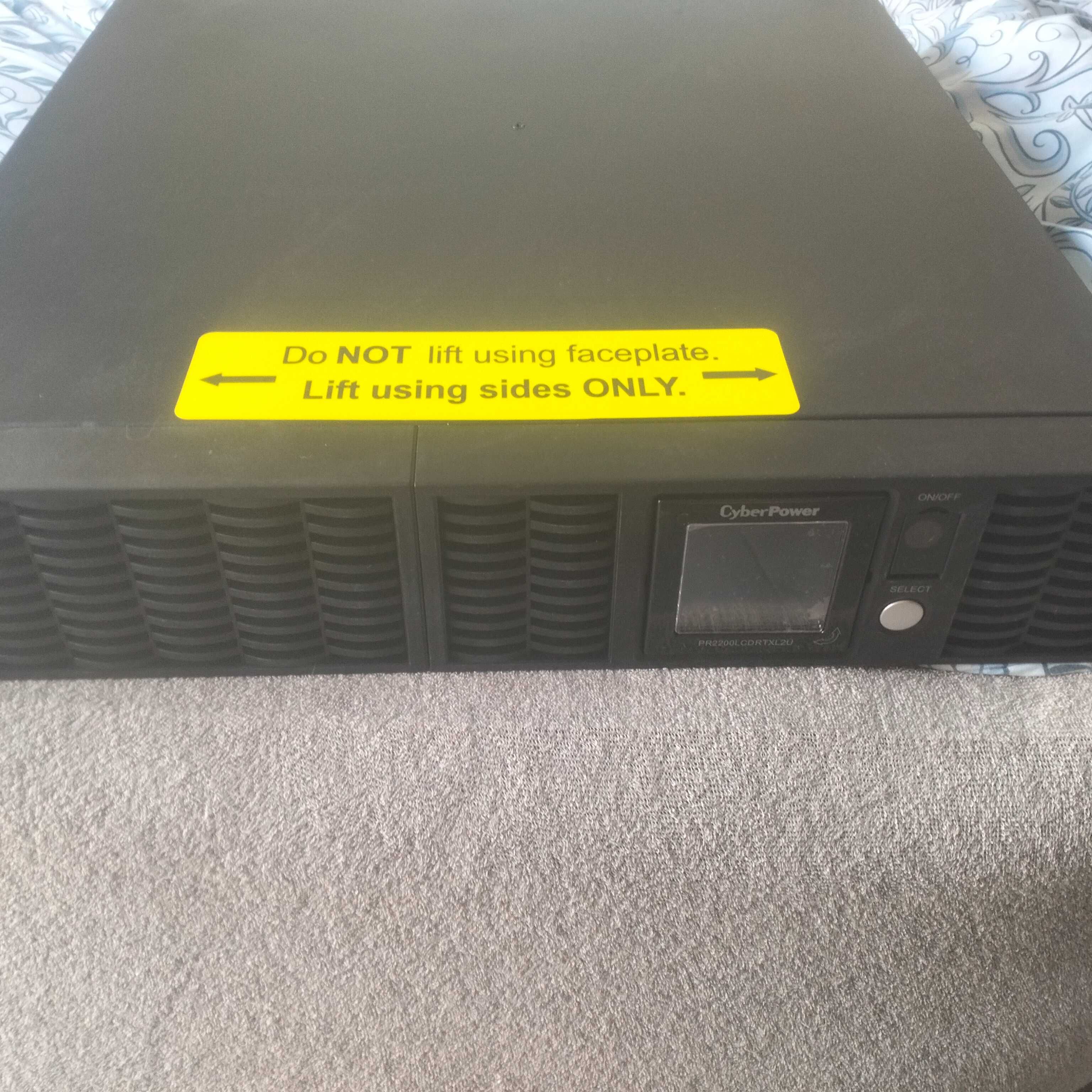Zasilacz  Rack UPS Cyberpower PR2200LCDRTXL2U. UPS ma zasilanie 120v