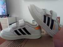 Tênis de marca Adidas de Crianca