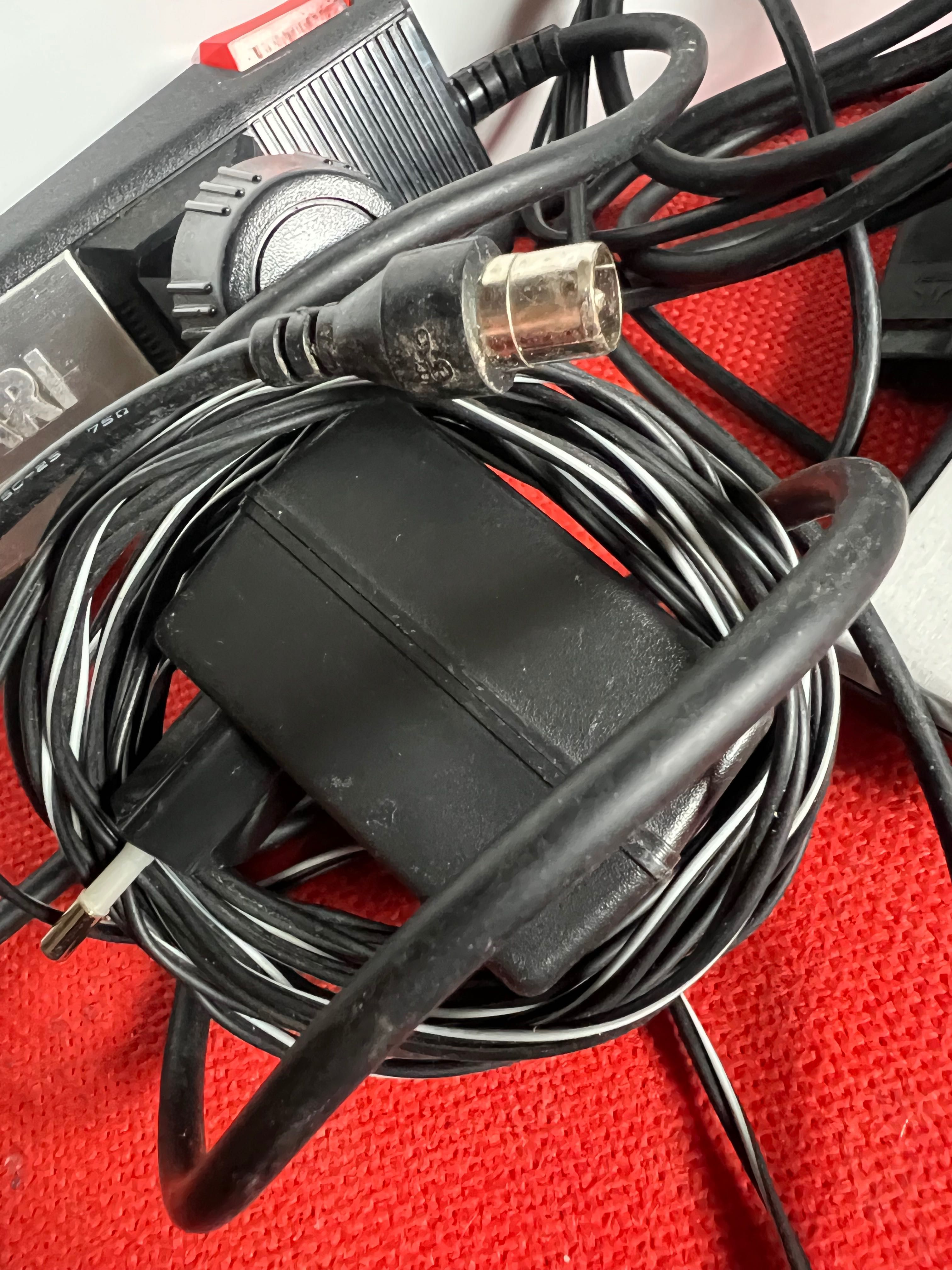 ATARI 2600 + 2 Joystick + kabele