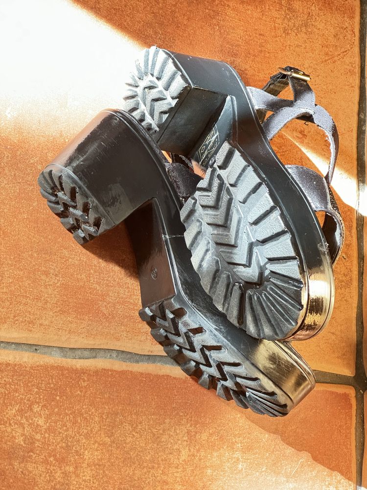 Sandalias pretas