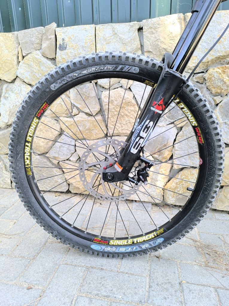 Bicicleta Downhill Mondraker