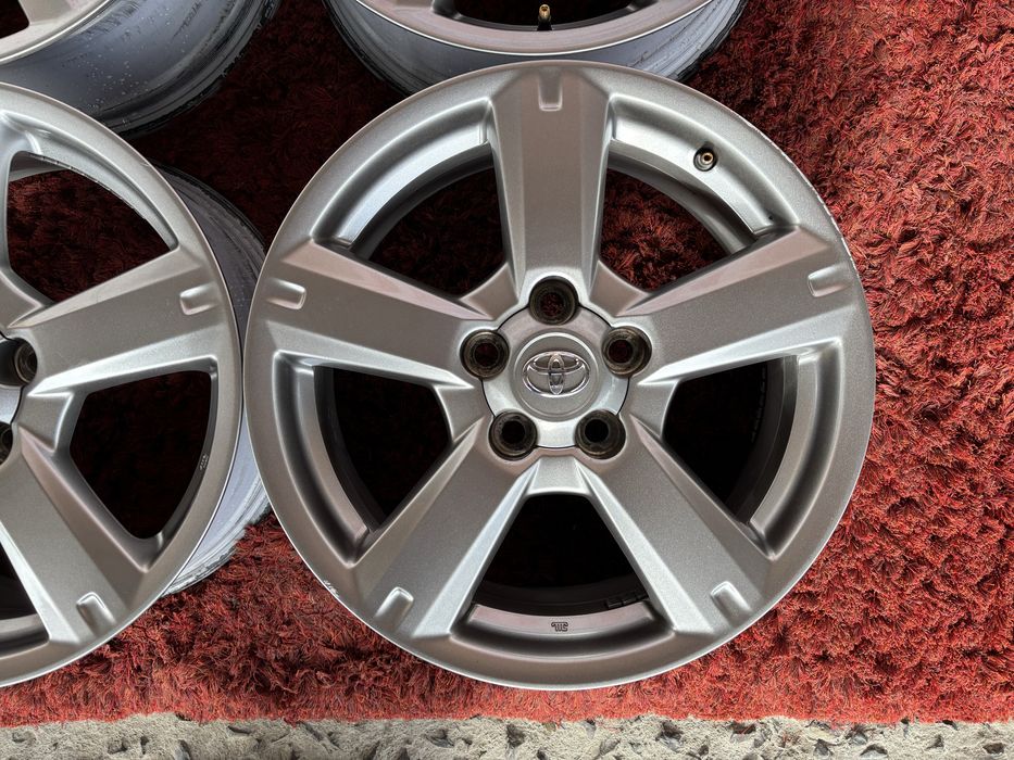 Original Toyota Rav4 R17 5x114,3