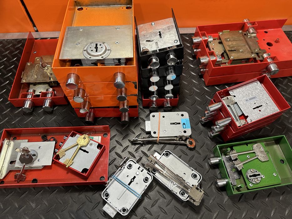 Замки для сейфів