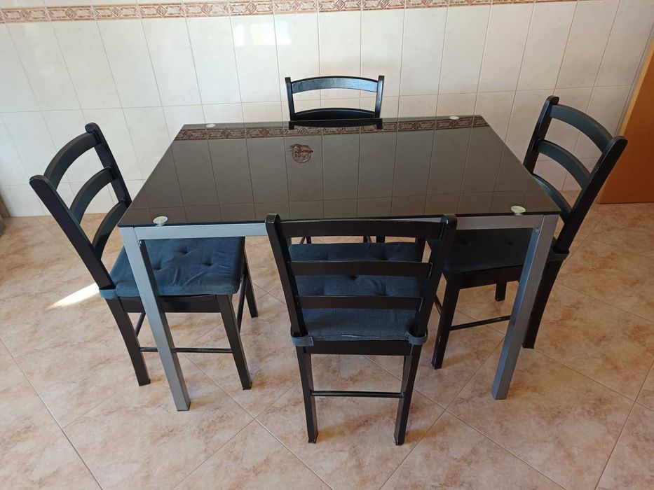 Mesa Cozinha de Vidro Temperado + 4 Cadeiras - Bom Estado