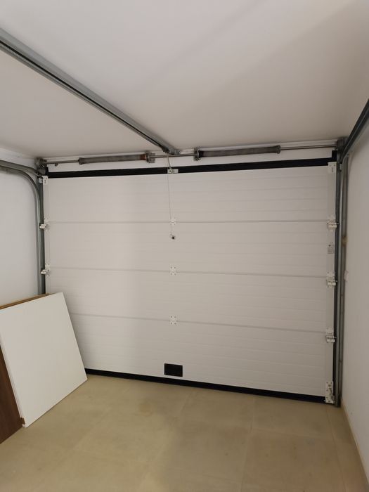 Portão garagem seccionado com motor