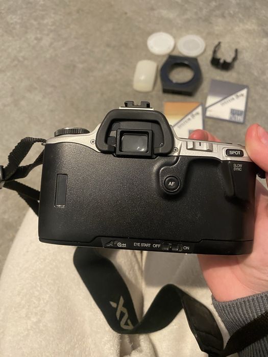 Analog lustrzanka minolta 505si z obiektywem 28-80 f 3.5-5.6