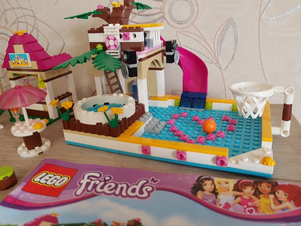 Конструктор Lego Басейн Хартлейк сіті 41008
Конструктор LEGO Friends Б