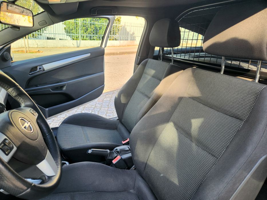 Opel Astra  GTC - Oportunidade