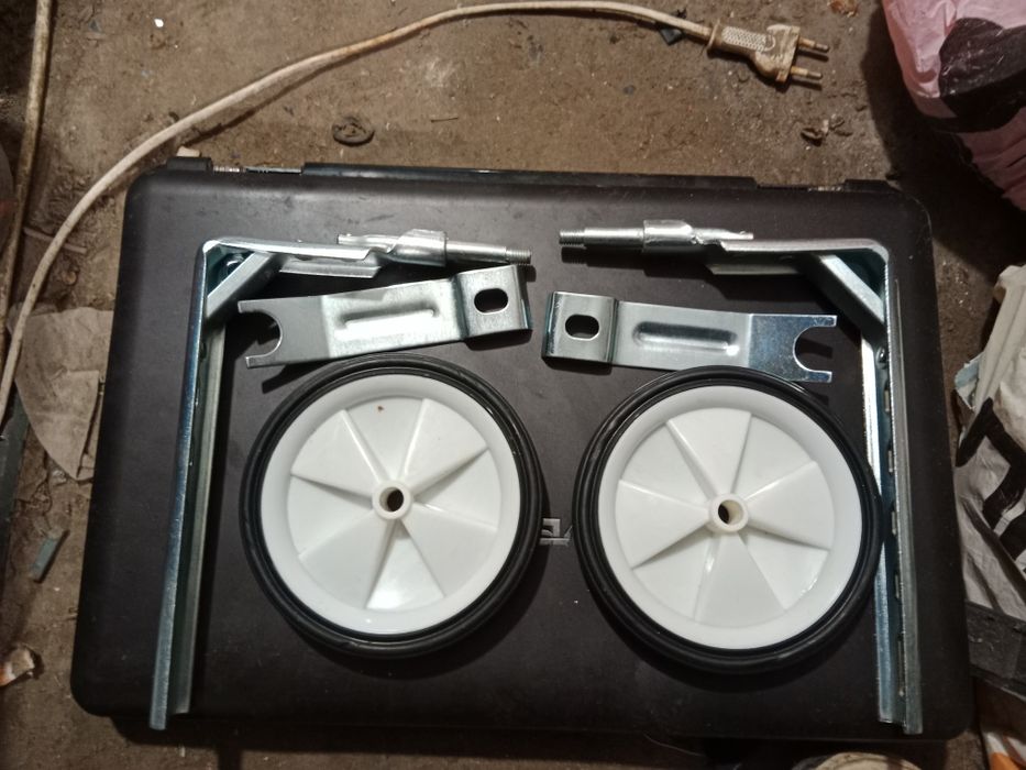 Страхувальні колеса для дитячих велосипедів, також відомі як бічні або