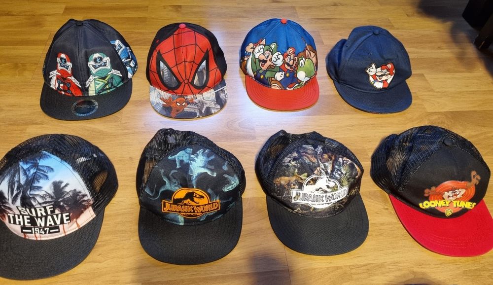 Czapki z daszkiem dziecięce h&m, sinsay, reserved