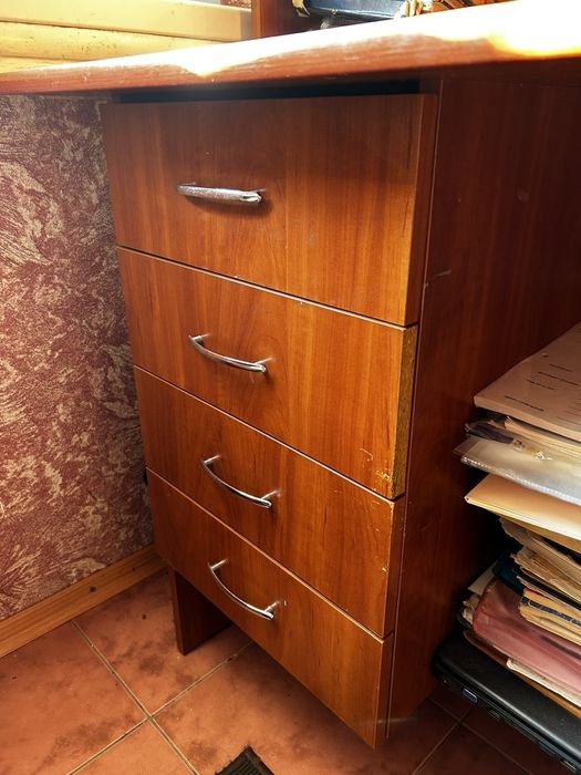 Стіл письмовий з поличками