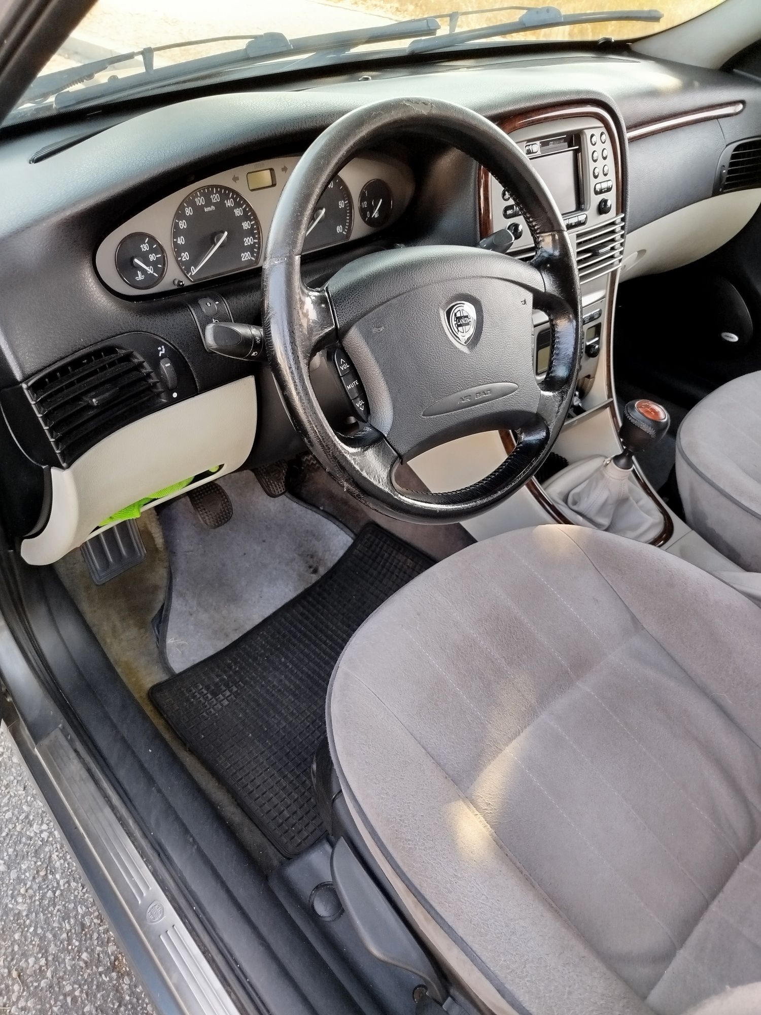 Lancia Lybra 1.9 jtd, vendo ou troco