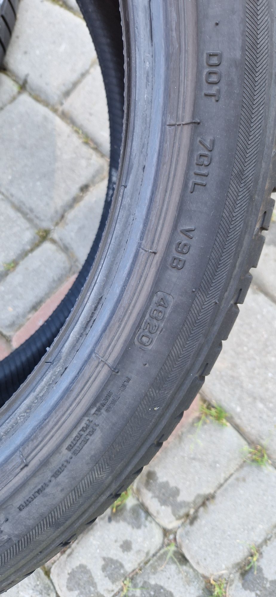 245 40 20 шини Bridgestone 2шт.