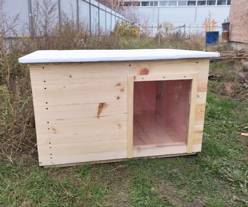 Будки з дерева для собак та котів