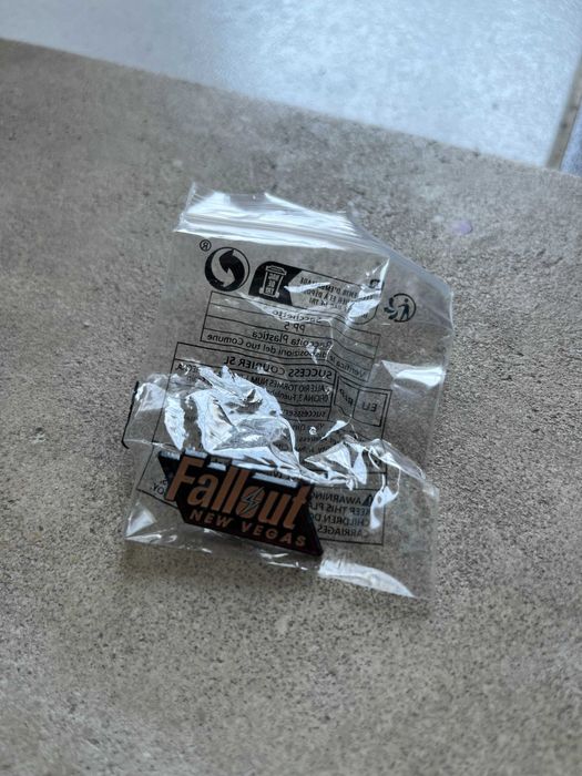 Pin Estilo "Fallout: New Vegas" - Novo, Selado