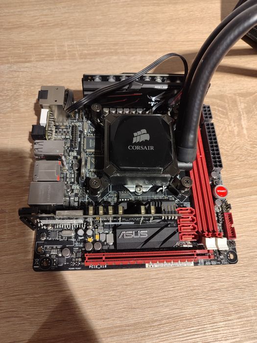 Материнська плата Asus Maximus VI Impact