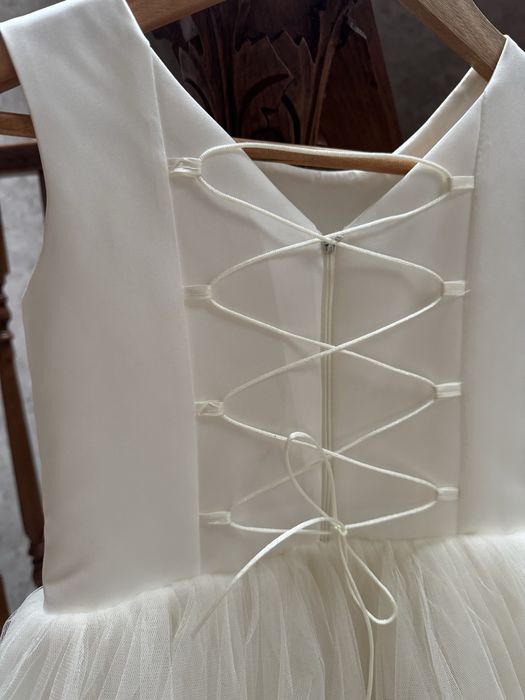 Нарядна сукня для дівчинки