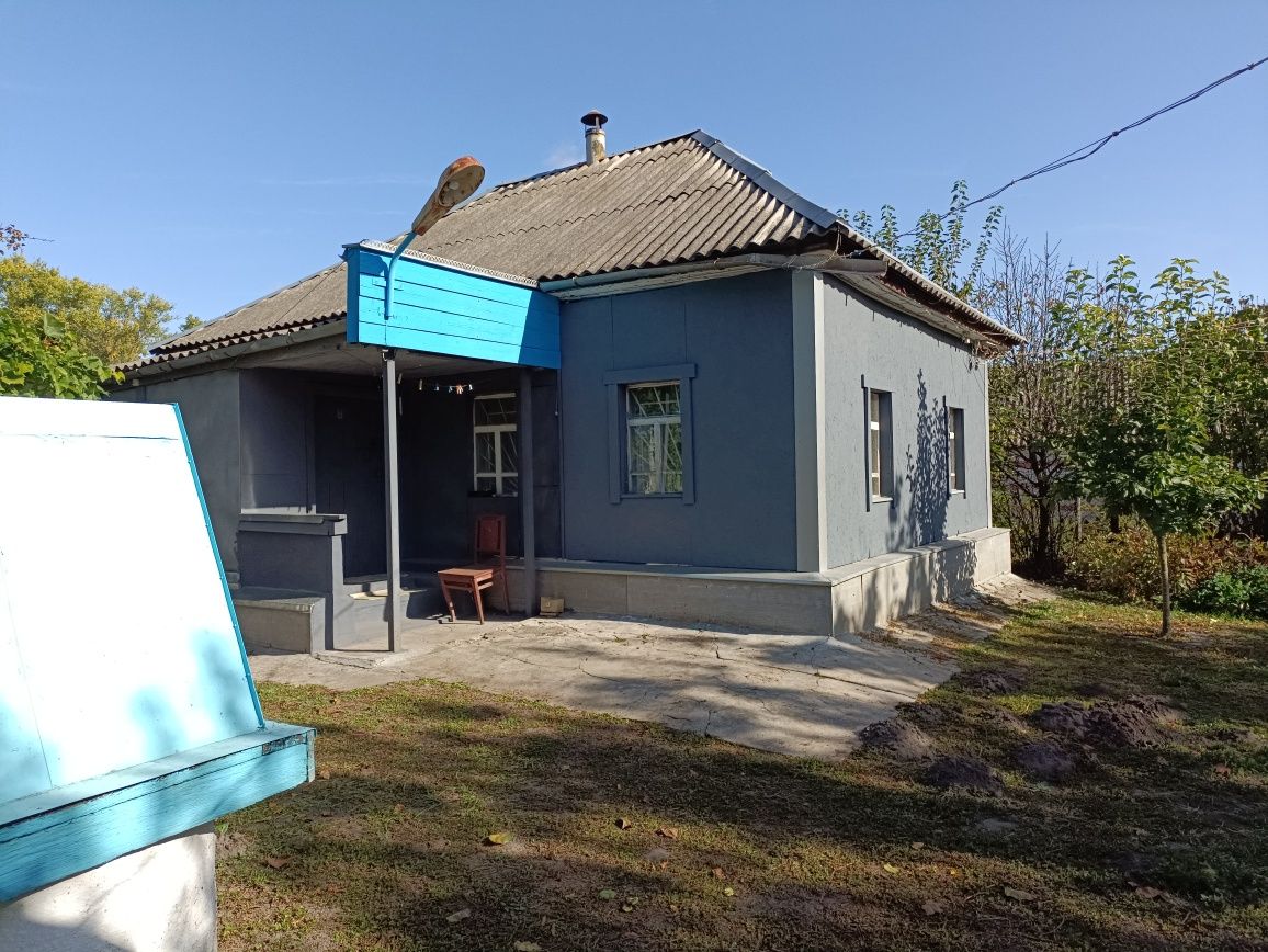 Дача в селі, без зручностей