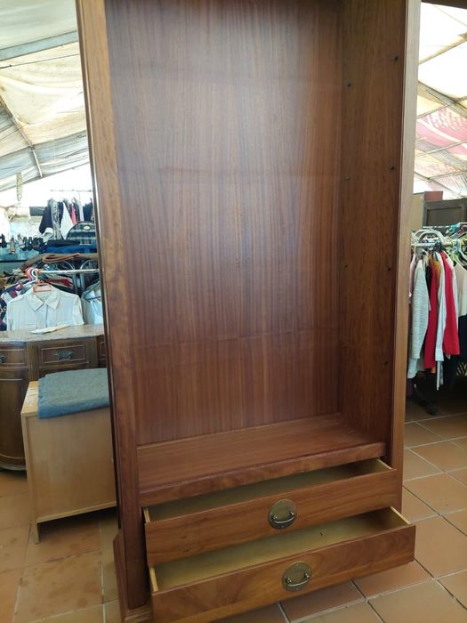 Movel em madeira maciço