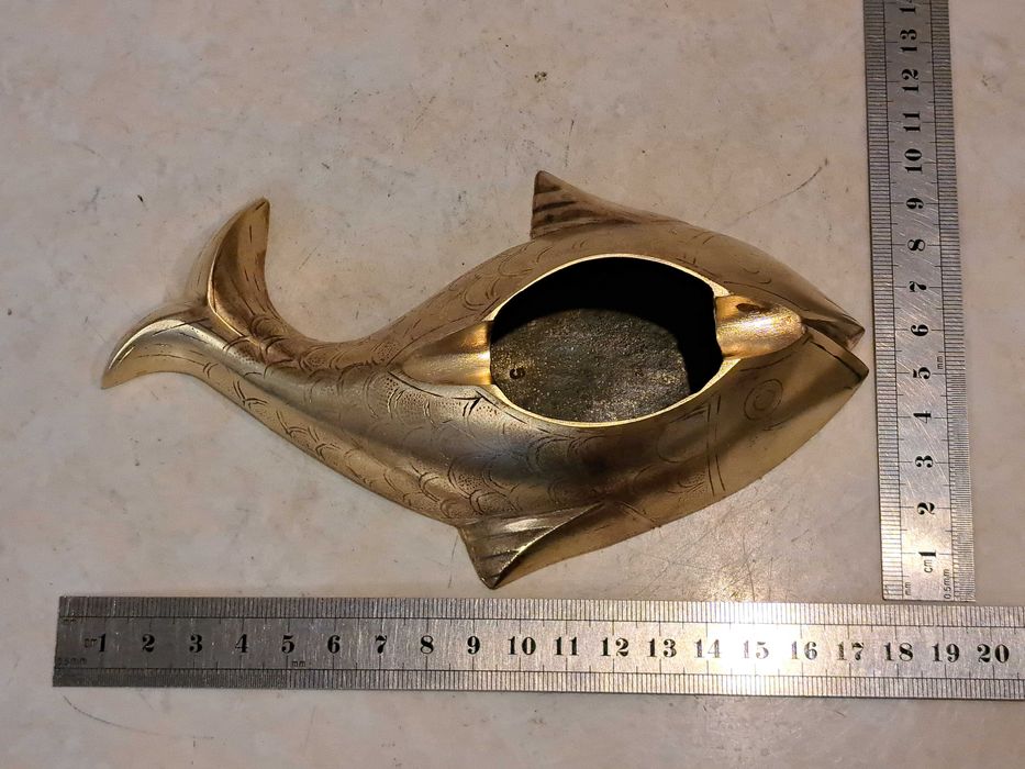 На подарок - бронзовая пепельница - Золотая рыбка - латунь.