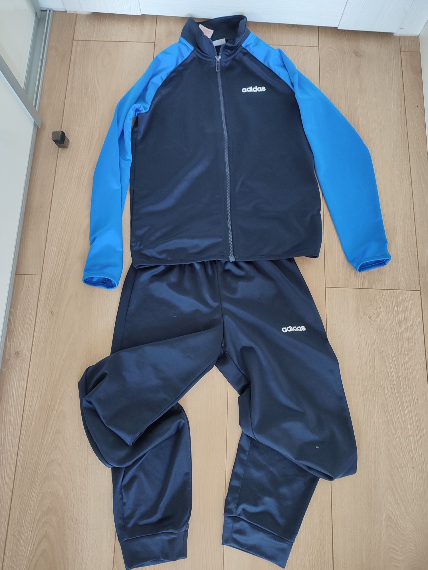 Dres adidas komplet bluza i spodnie na 10 lat