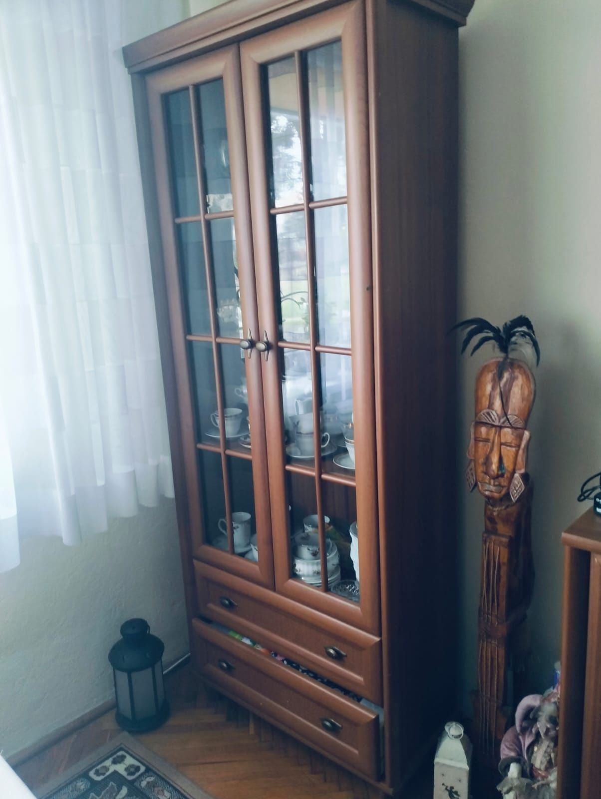 Elegancki komplet mebli do salonu – witryna, komoda, szafa – klasyczny