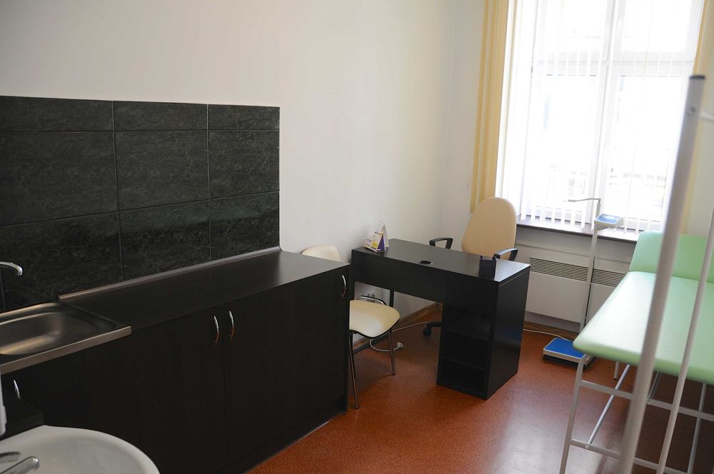 Leżanka medyczna metalowa  Norma mini - mało używana w stanie idealnym