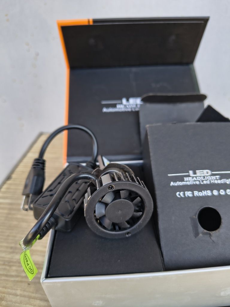 Продам Led лампи Headlight з цоколем Н7