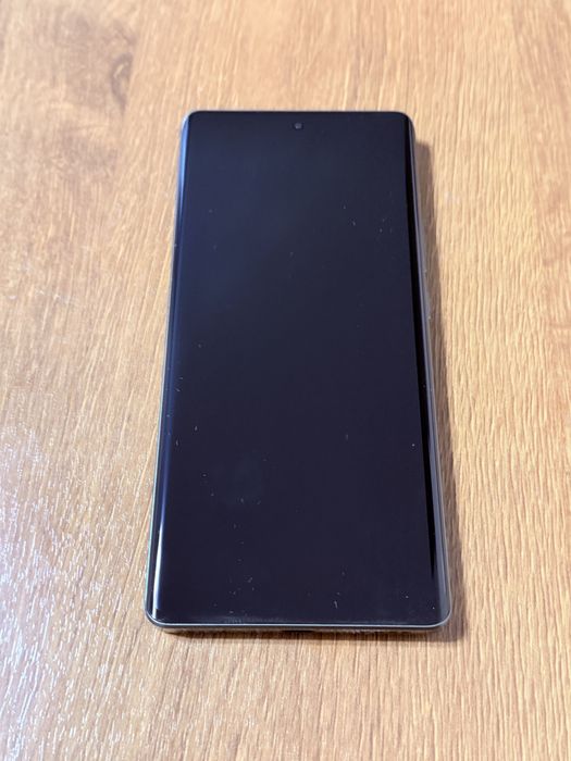 Realme GT6 16/512 jak nowy + ładowarka 120W SuperVOOC + etui