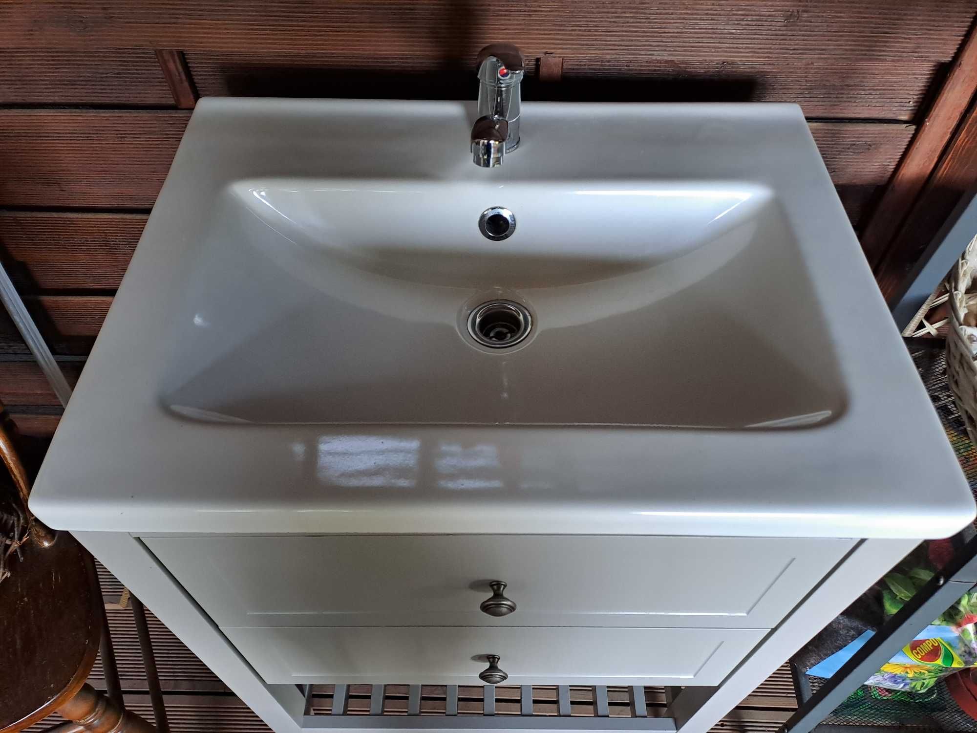 Szafka pod umywalkę GoodHome Perma 60 cm szara razem z umywalką.