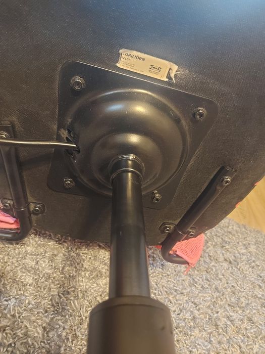 Różowe krzesło obrotowe  biurkowe dla dziecka. IKEA