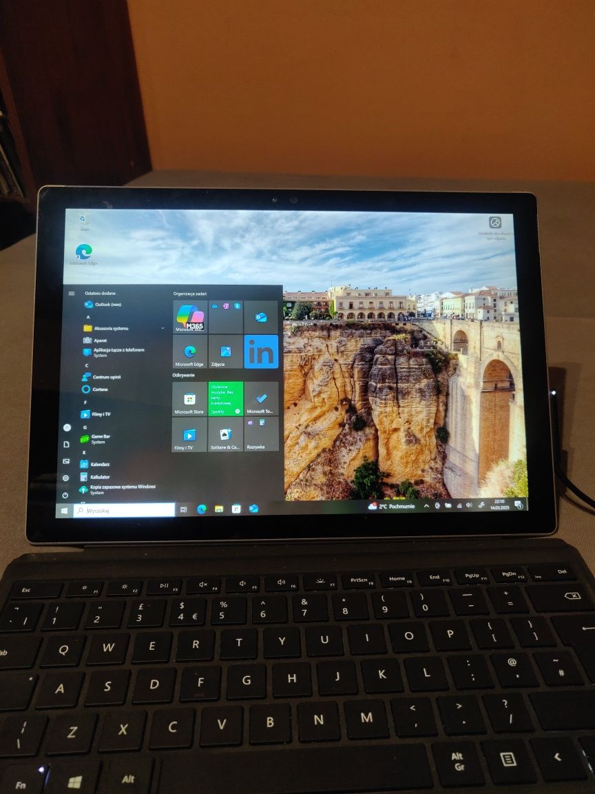 Microsoft Surface Pro 4 (1724) / i5-6300U / 8GB / 256GB SSD / 12.3"