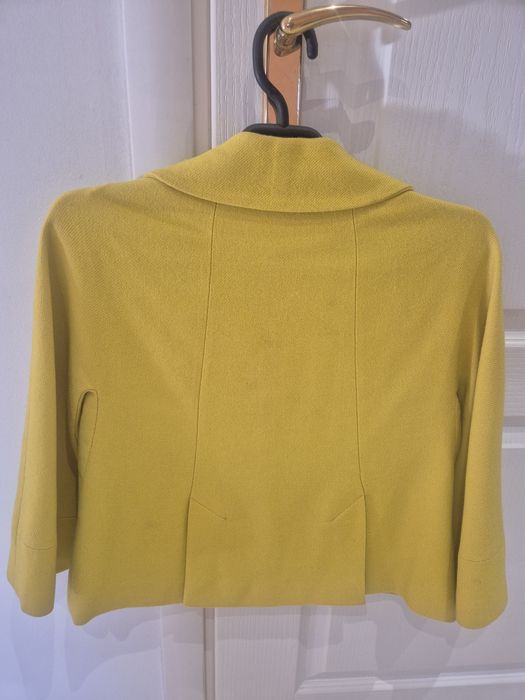 Sprzedam piękny krótki żakiet musztardowy