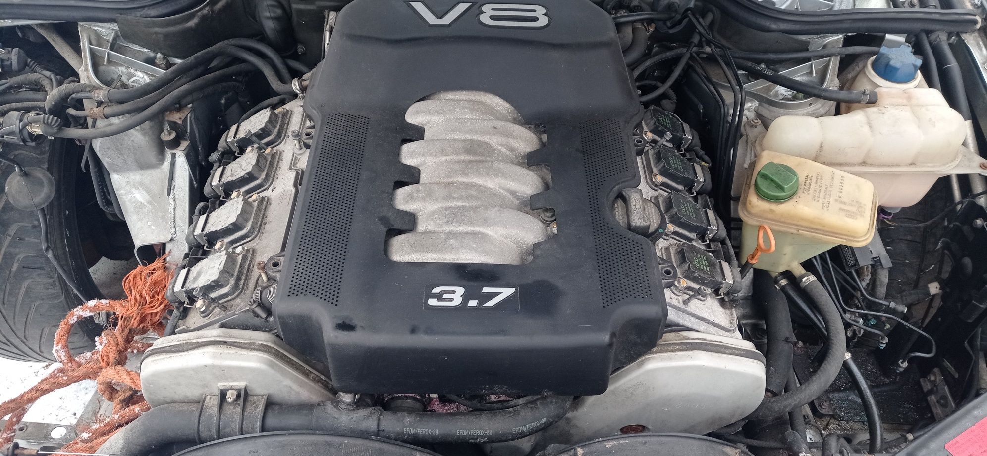 Audi A8 D2 maska błotnik drzwi fotele silnik 3.7