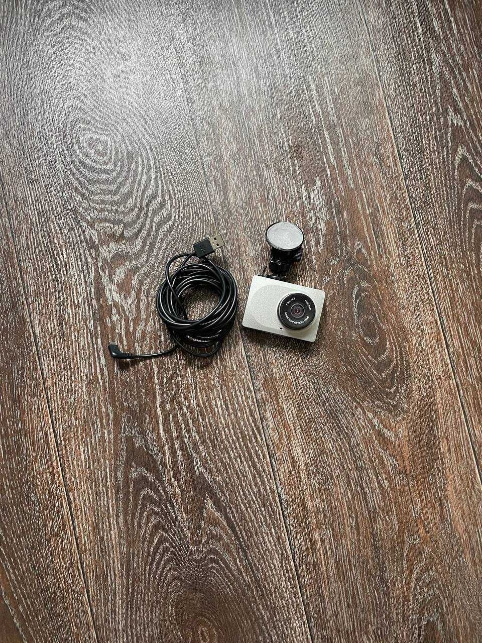 Видеорегистратор xiaomi Yi smart dash camera