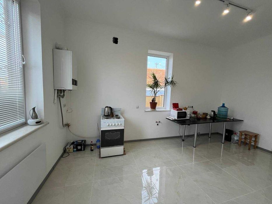 Продам 2-х этажный, современный, дом новой постройки в Центре