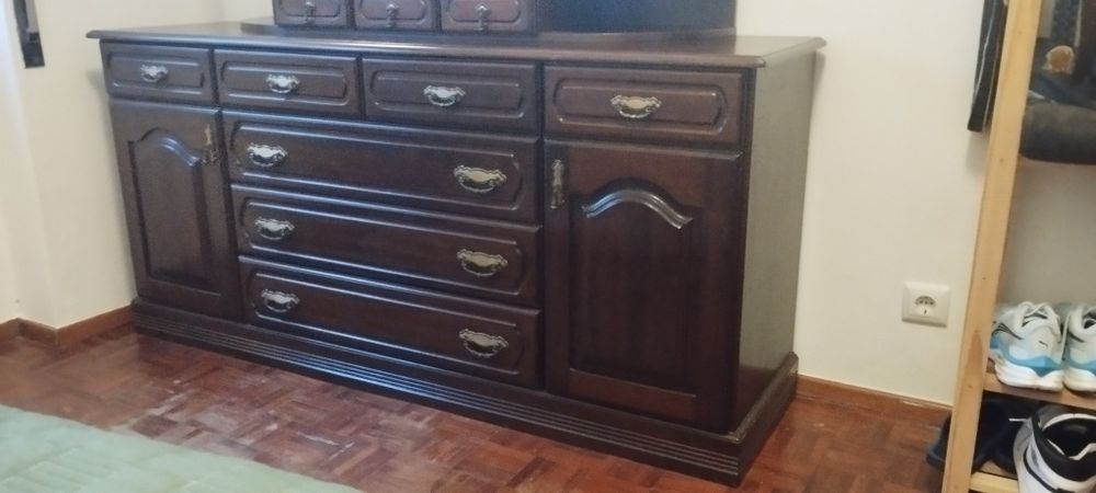 Cómoda e cama de casal
