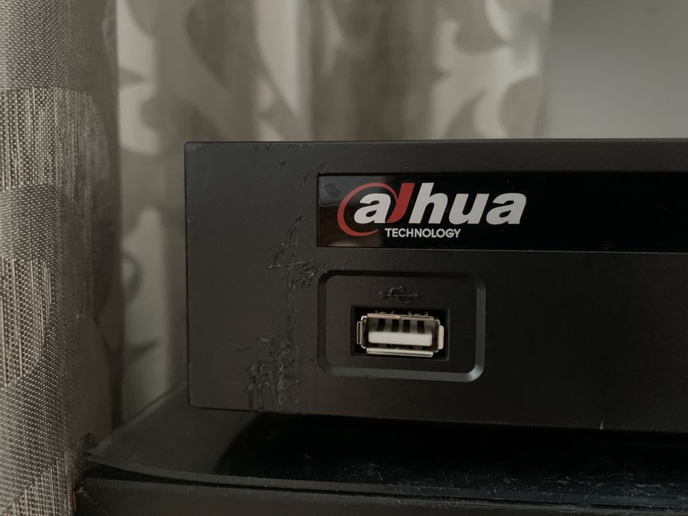 Відеонагляд Dahua DH-DVR5104H