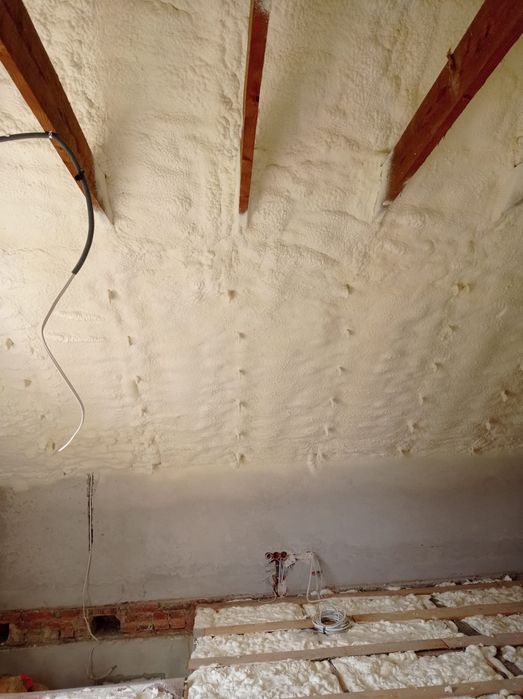 Ocieplenia poddaszy  pianą PUR caly Ślask Super cena