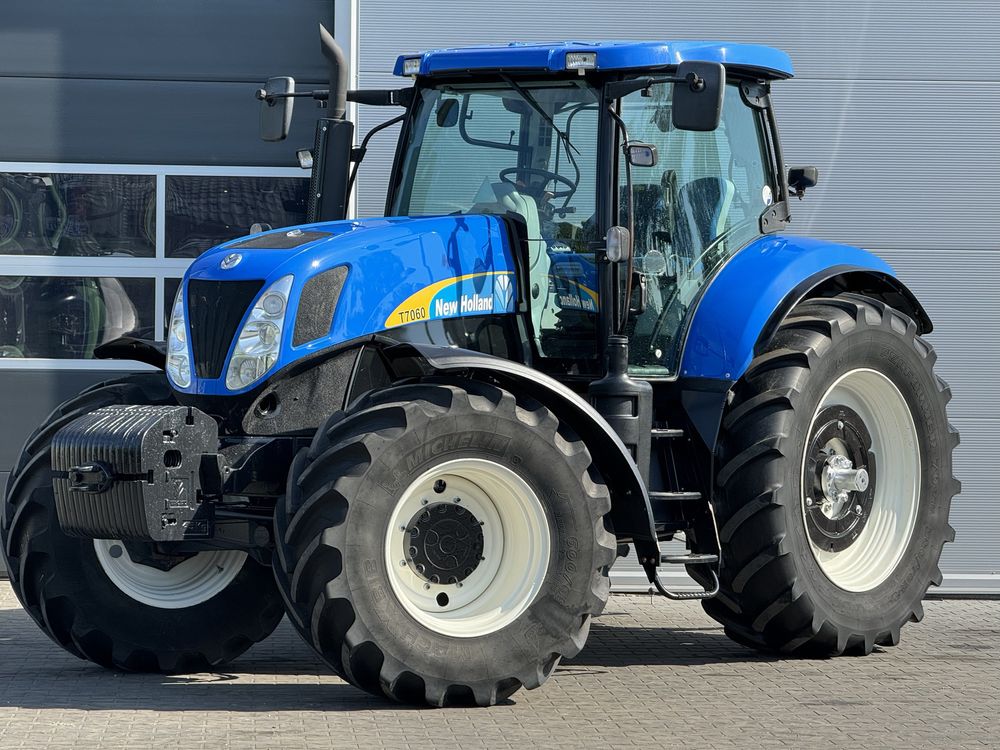 New Holland T7060