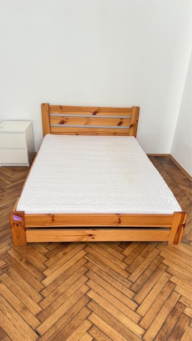 Łóźko 140x200 drewniana solidna rama z materacem