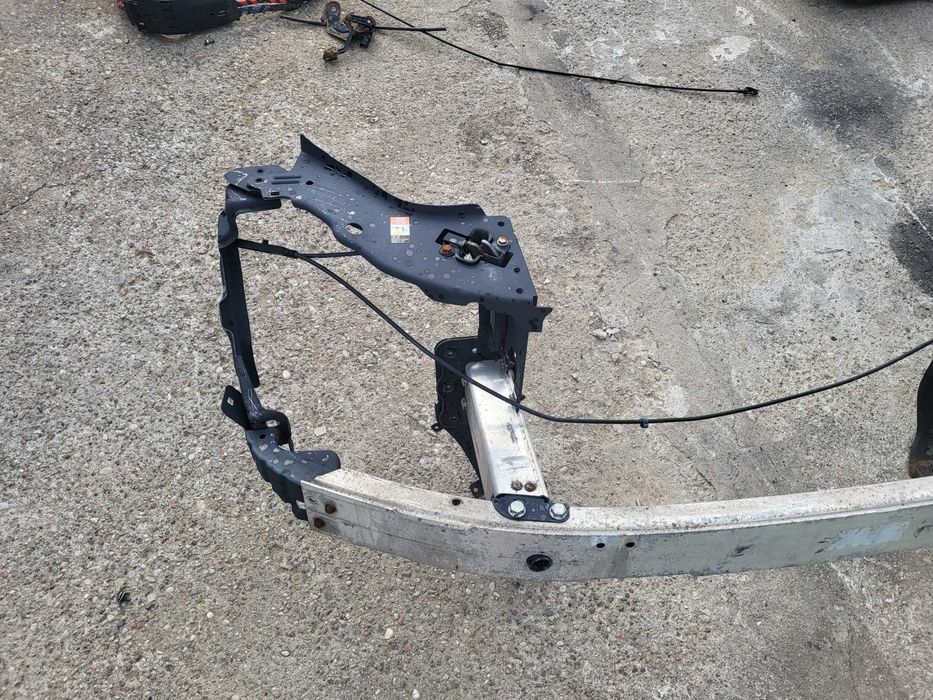 Mercedes W211 pas przedni wzmocnienie belka pod zderzak okular