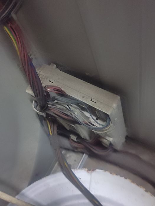 Продам по запчастям стиральную машину Ariston Hotpoint 6