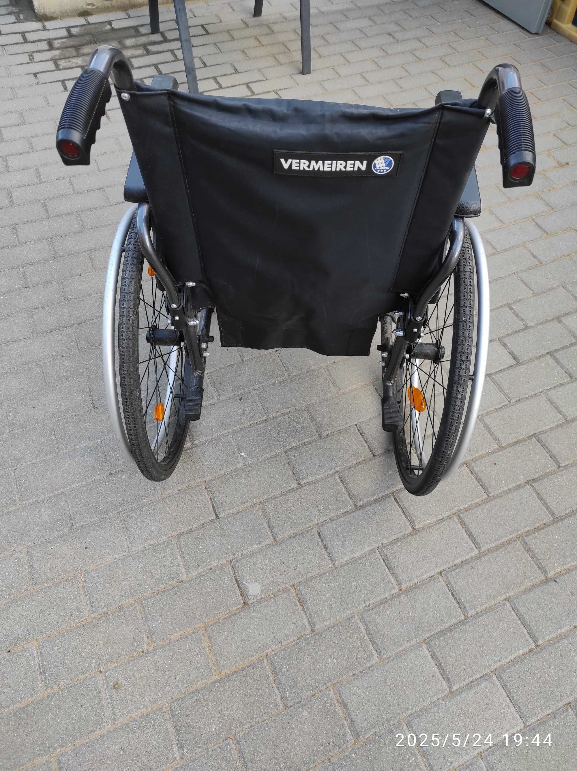 Wózek inwalidzki aluminiowy D200. Waga 14,3 kg