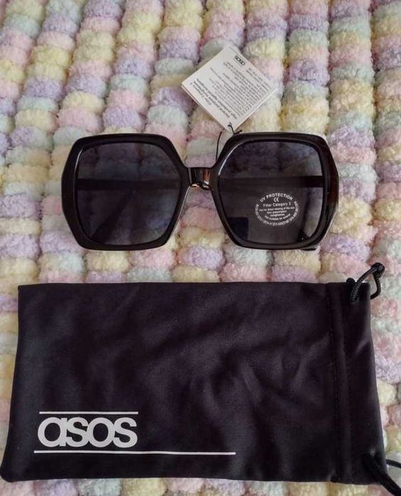 ASOS/ Duże okulary przeciwsłoneczne w etui, muchy z Londynu, NOWE