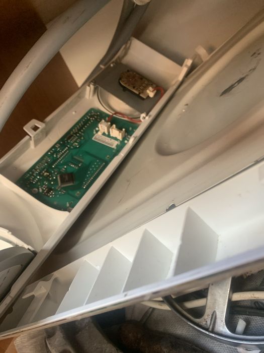 Запчастини до пральки Ariston AVSD129