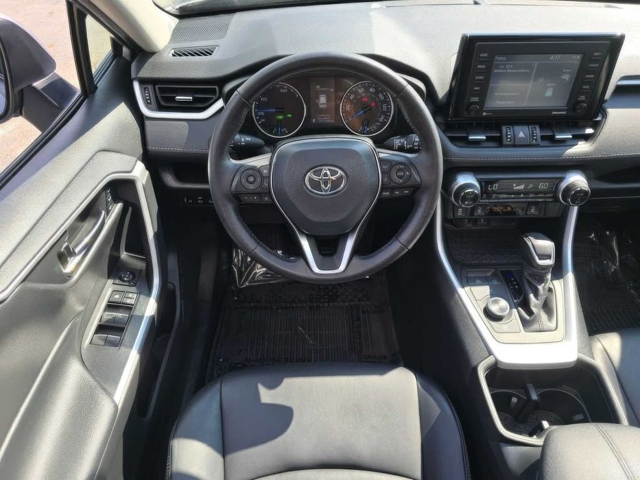 Toyota RAV4 Hybrid XLE Premium      2022
