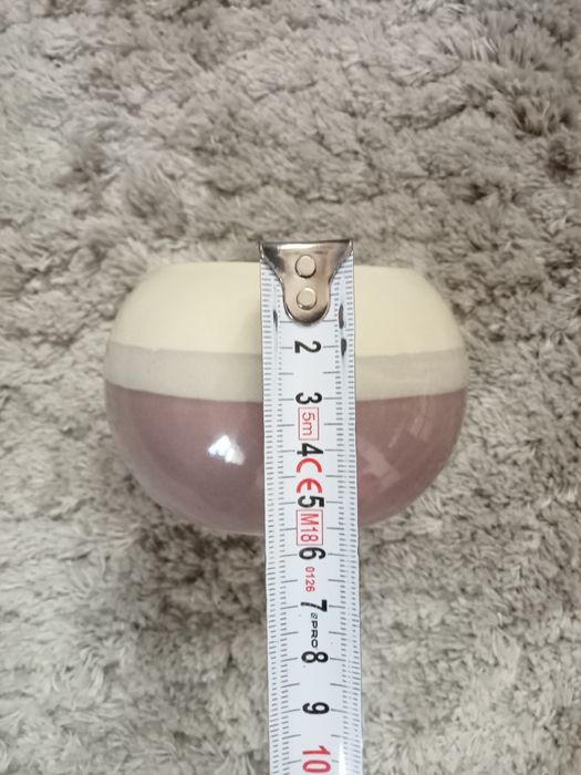 Beżowa cukierniczka